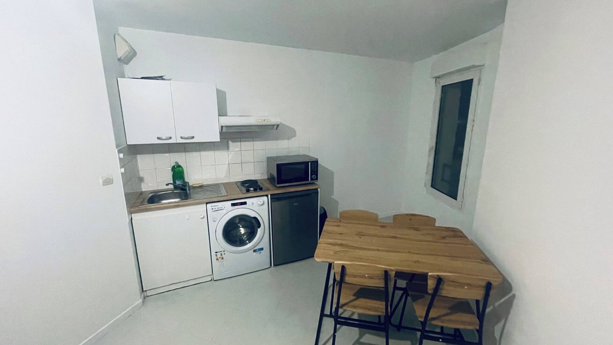 Joneliere - Universite Apartment | STUDIO DE LA BOURGEONNIERE