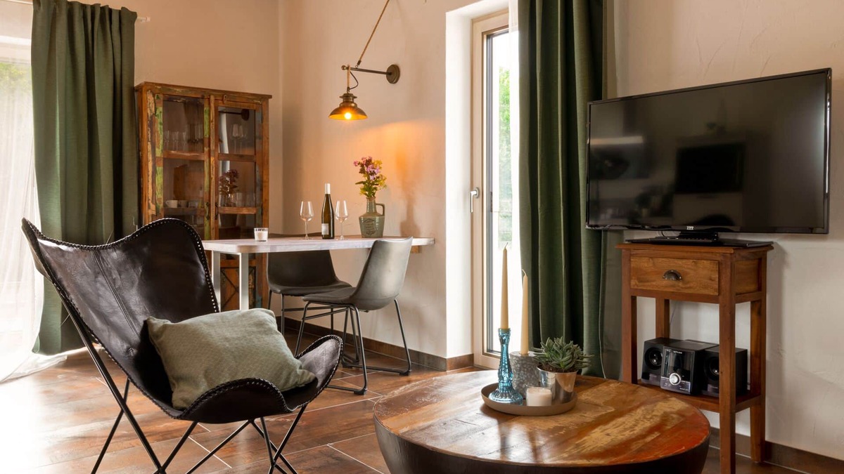 Rachtig Apartment | Studio-Designer-Ensuite with Shower-Balcony-Rochter Nest