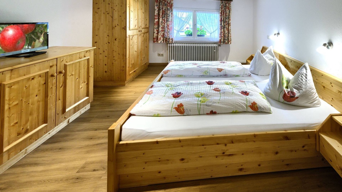 Grafenhausen Apartment | Studio 'Doppelzimmer Nr 6' with Mountain View, Shared Garden and Wi-Fi