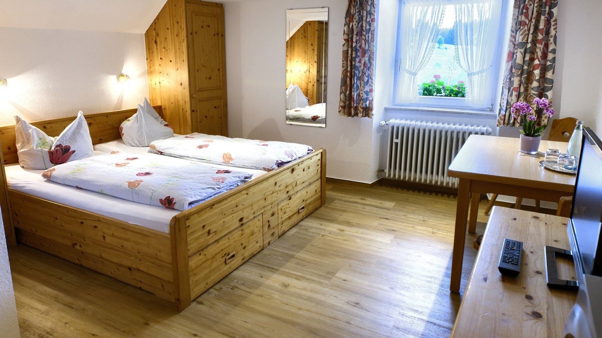 Grafenhausen Apartment | Studio 'Doppelzimmer Nr 3' with Mountain View, Shared Garden and Wi-Fi