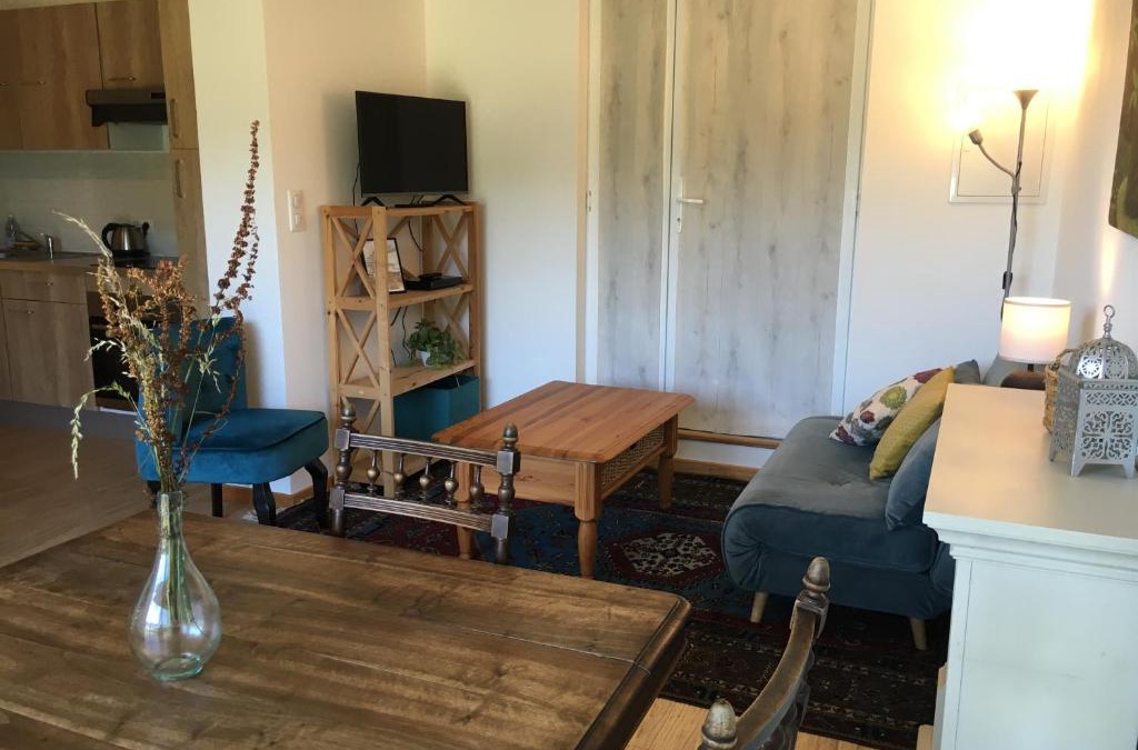 Peyrat-le-Chateau Apartment | Studio du centre UnisVers