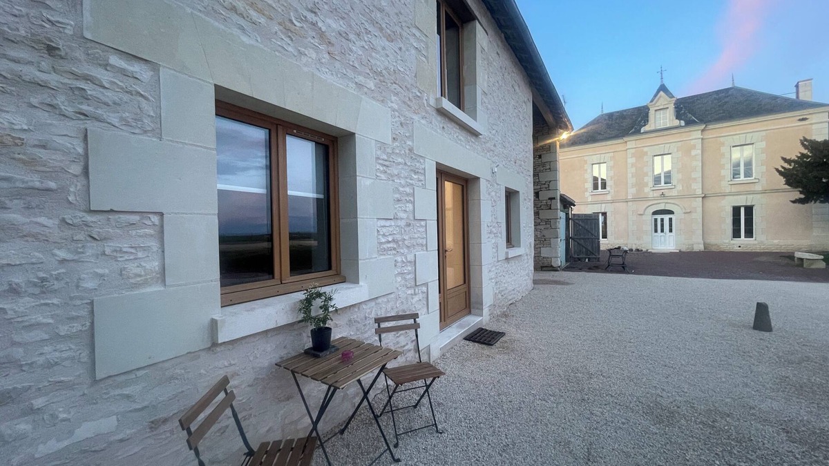 Angliers Apartment | "Studio du Pressoir" studio for short-term rental (seasonal rental).