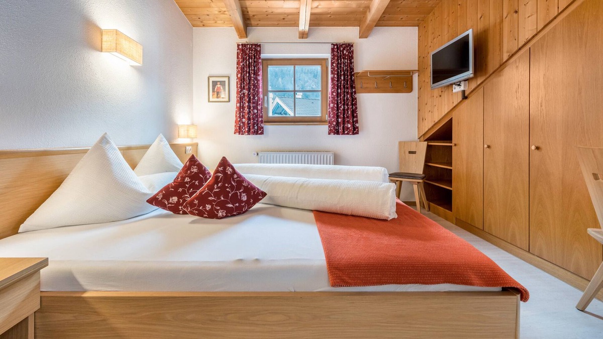 Sand in Taufers Apartment | Studio "Duregger Nest" with Mountain View, Garden & Wi-Fi