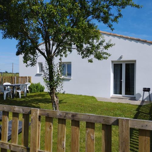 Saint-Romain-de-Benet Apartment | Studio entre terre et mer
