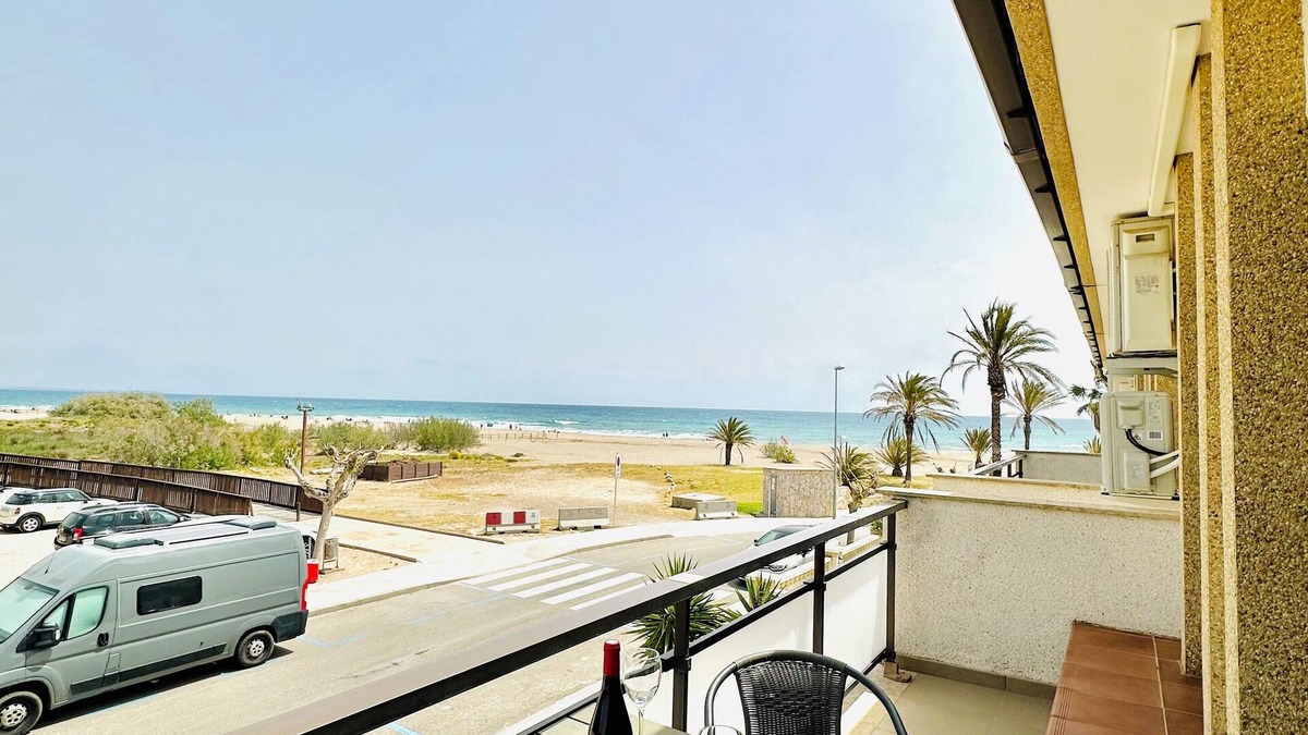 L'Hospitalet de l'Infant Apartment | Studio flat in a chalet