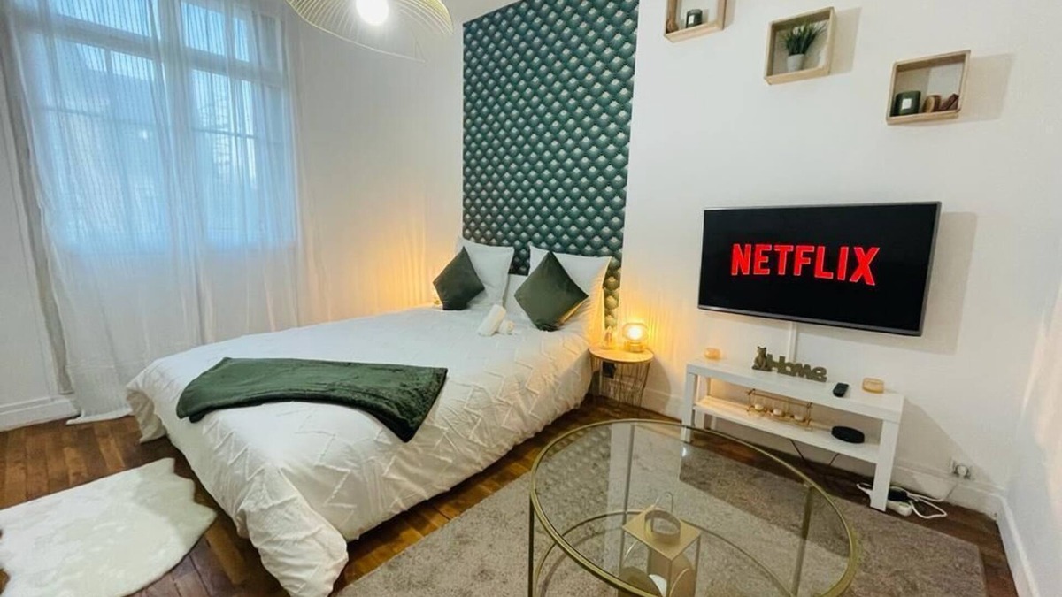 Sartrouville Apartment | 🌟 STUDIO ESCALE🌟 20 min from Paris, 200m from RER A station