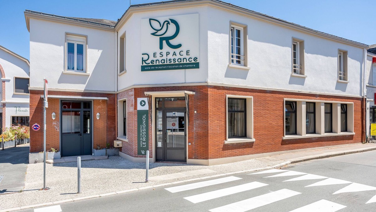 Saint-Vincent-Sterlanges Apartment | Studio 'Family Room for 3 People - No. 9' with Wi-Fi
