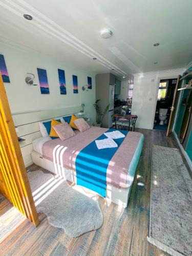 Broadheath Apartment | Studio Flat