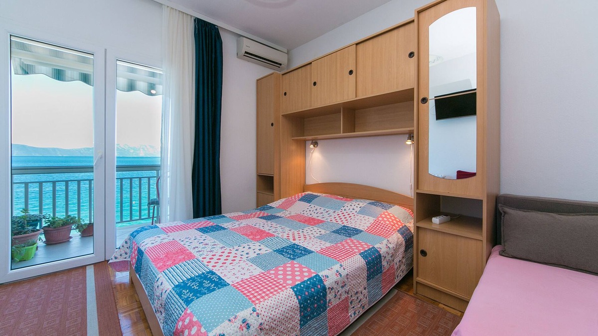 Brist Apartment | Studio flat near beach Brist, Makarska (AS-15714-a)
