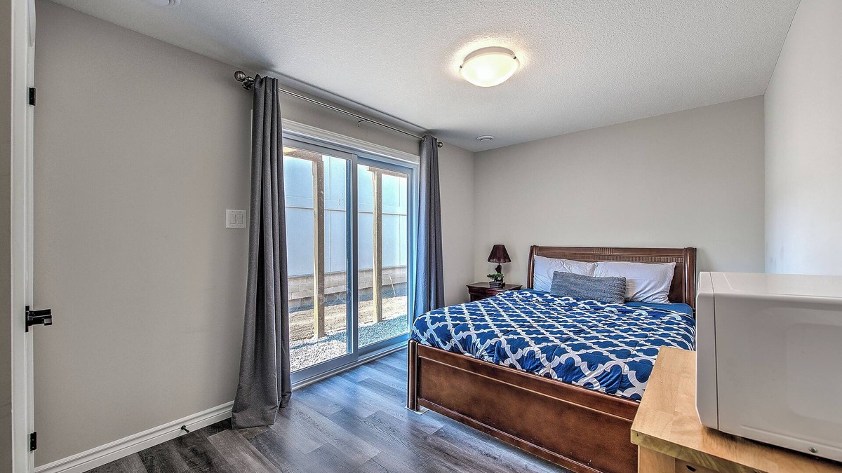 London Apartment | Studio flat near WU with parking