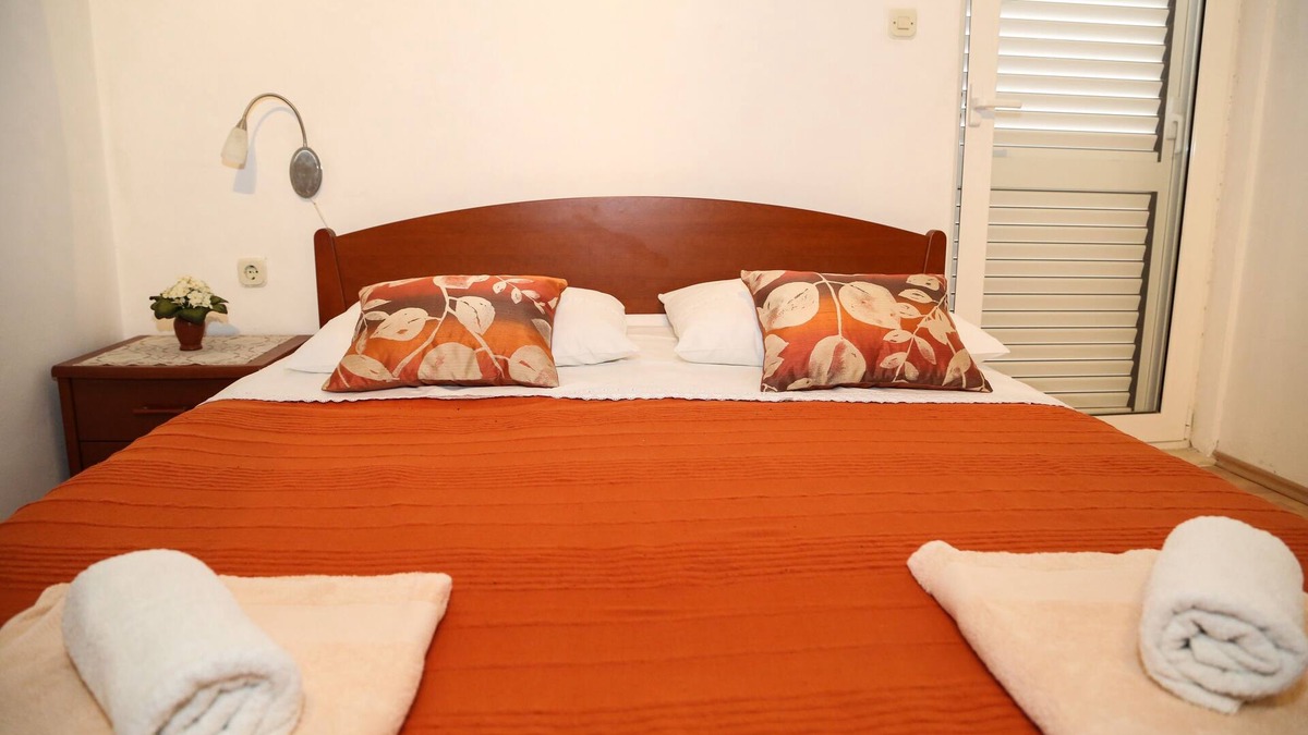 Milna Apartment | Studio flat with balcony and sea view Milna, Hvar (AS-22619-d)