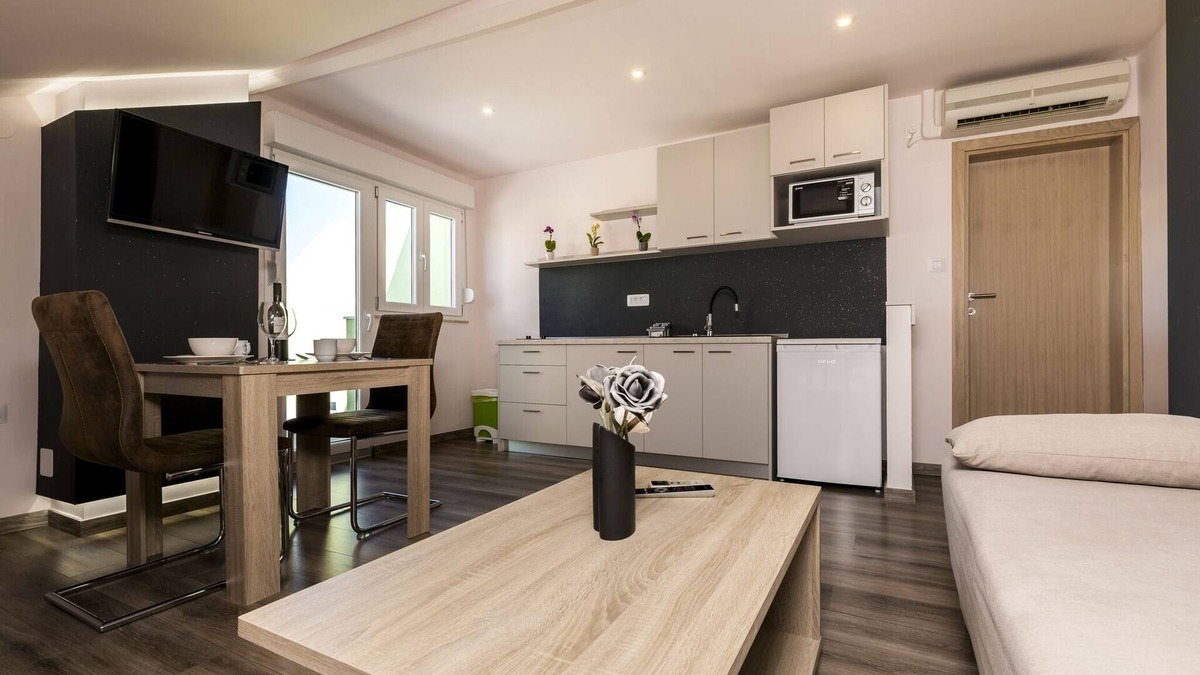 Cove Murtar Apartment | Studio flat with terrace and sea view Mali Lošinj, Lošinj (AS-9681-a)