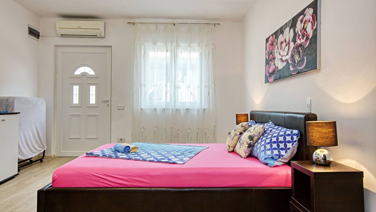 Podglavica Apartment | Studio flat with terrace Stupin Čeline, Rogoznica (AS-19462-a)