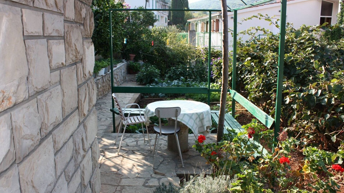 Stomorska Apartment | Studio flat with terrace Stomorska, Šolta (AS-784-a)