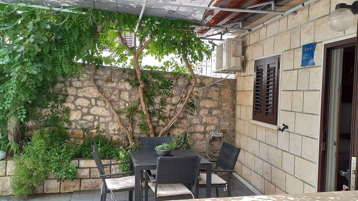 Postira Apartment | Studio flat with terrace Postira, Brač (AS-9241-a)