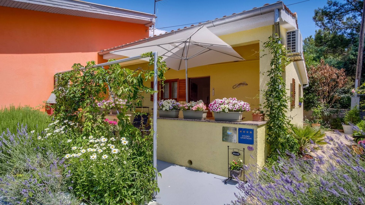 Artatore Apartment | Studio flat with terrace Artatore, Lošinj (AS-7952-a)