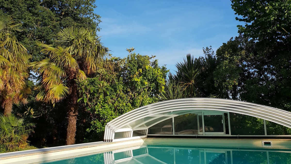La Roche-sur-Yon Apartment | studio for 2 adults and 1 child with heated swimming pool, secure, parking