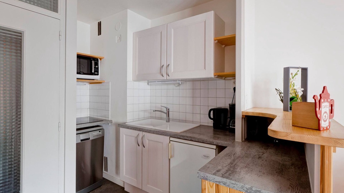Brides-les-Bains Apartment | Studio for 2 in Brides-les-Bains - Central Location with Balcony & Parking