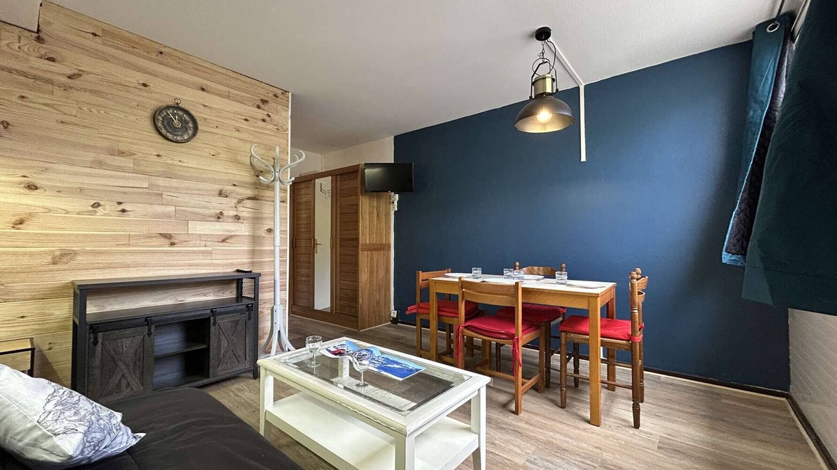 Saint-Etienne-en-Devoluy Apartment | Studio for 4 in SuperDévoluy with Wifi