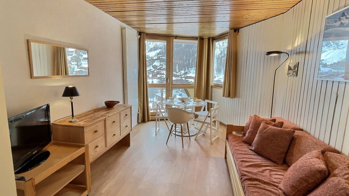 Le Cret Apartment | Studio for 4 in Val-d'Isère, south-facing balcony
