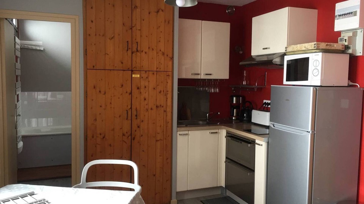 Arette Apartment | Studio for 4 with elevator, free parking, and direct access to slopes