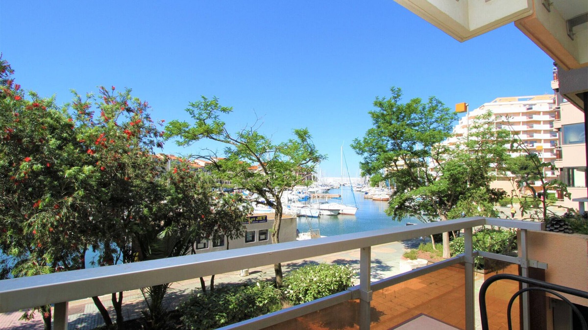 Le Port Apartment | Studio for 4 with marina view