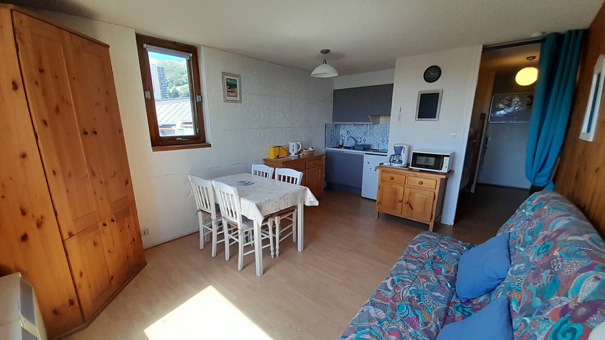 Besse-et-Saint-Anastaise Apartment | STUDIO CABINE aux pieds des pistes 200B