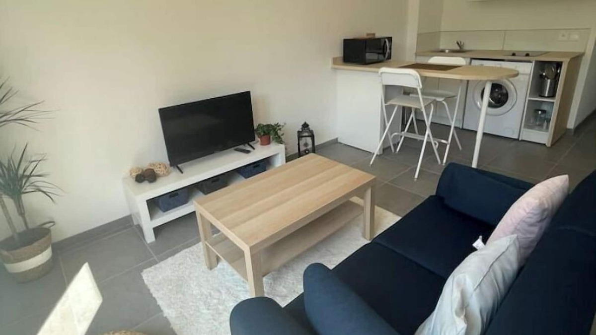 Saint-Etienne-du-Rouvray Apartment | Studio Meuble Kenaya Proche Zénith Rouen