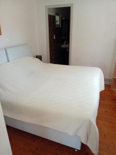 Saint-Alban-sur-Limagnole Apartment | Studio et espace vert et terrasse