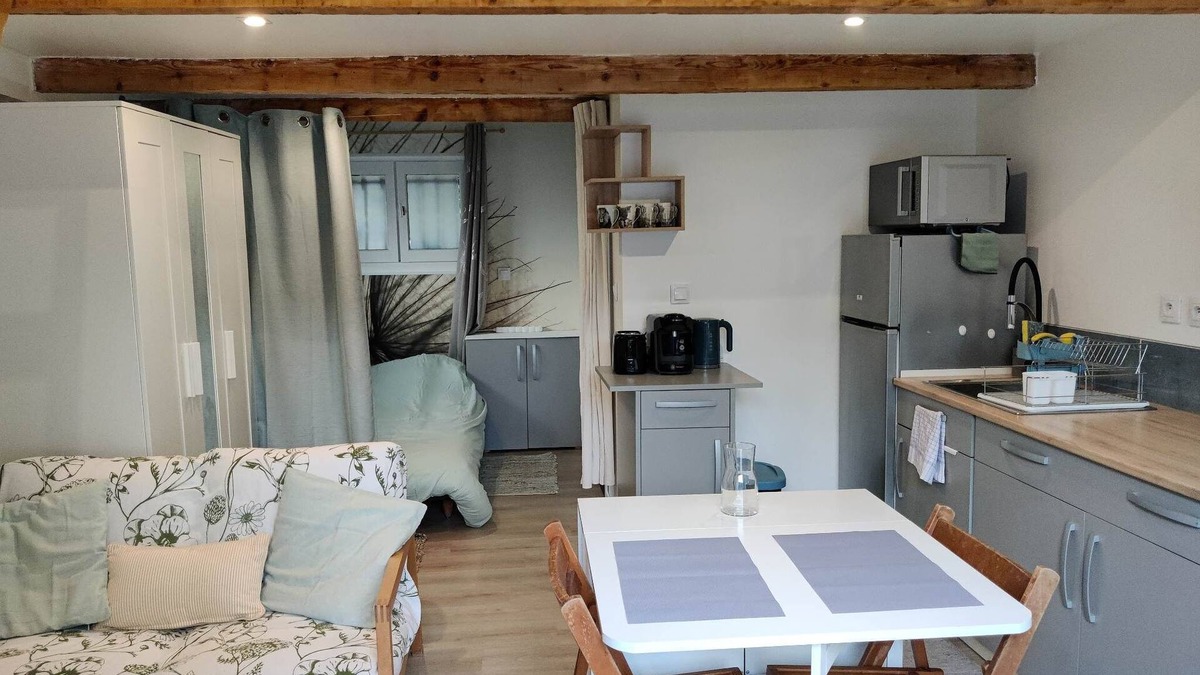 Saint-Andre-de-Sangonis Apartment | Studio Indépendant