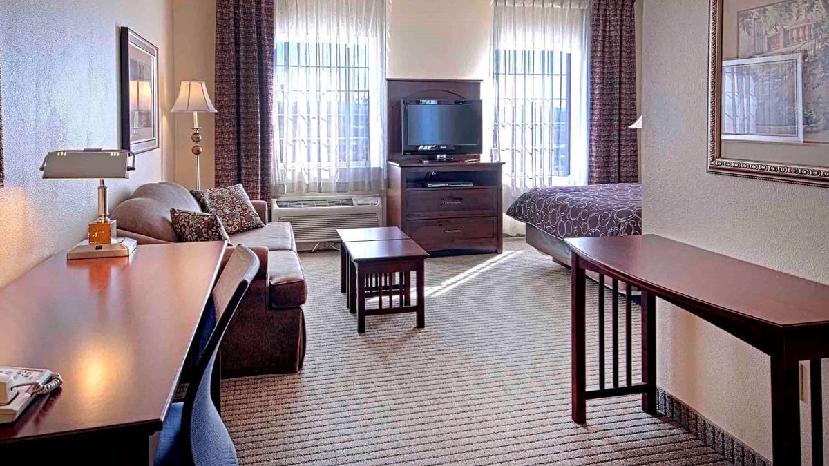 Graysville Apartment | Studio | Free Breakfast Buffet, Pool & Gym Access