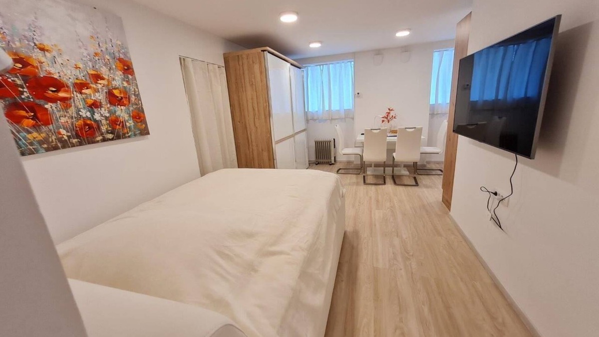 Ljubljana City Centre Apartment | Studio Gea2 Tour As/Cozy, bright studio, real double-bed, free WiFi