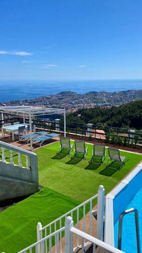 Monte Villa | Studio Geek Villa - Open Space - 5m from 5 top attractions - Pool all year round, Dining Pergola, Barbecue - Funchal Matrix Holiday Home