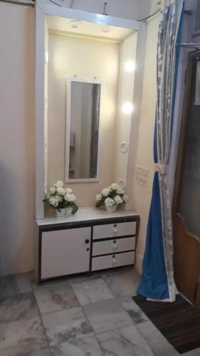 Khar Apartment | Studio ground floor khar