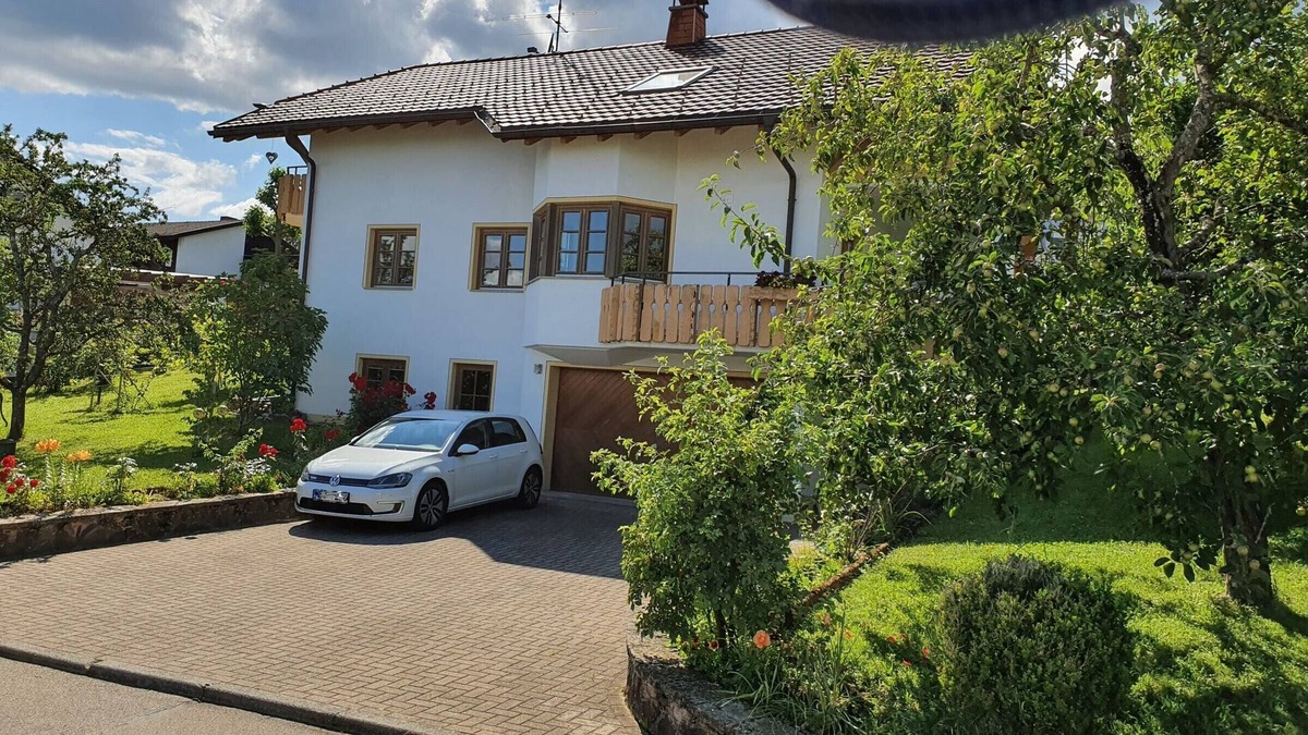 Weilheim Apartment | Studio 'Haus Sonnenblume' with Shared Garden and Wi-Fi