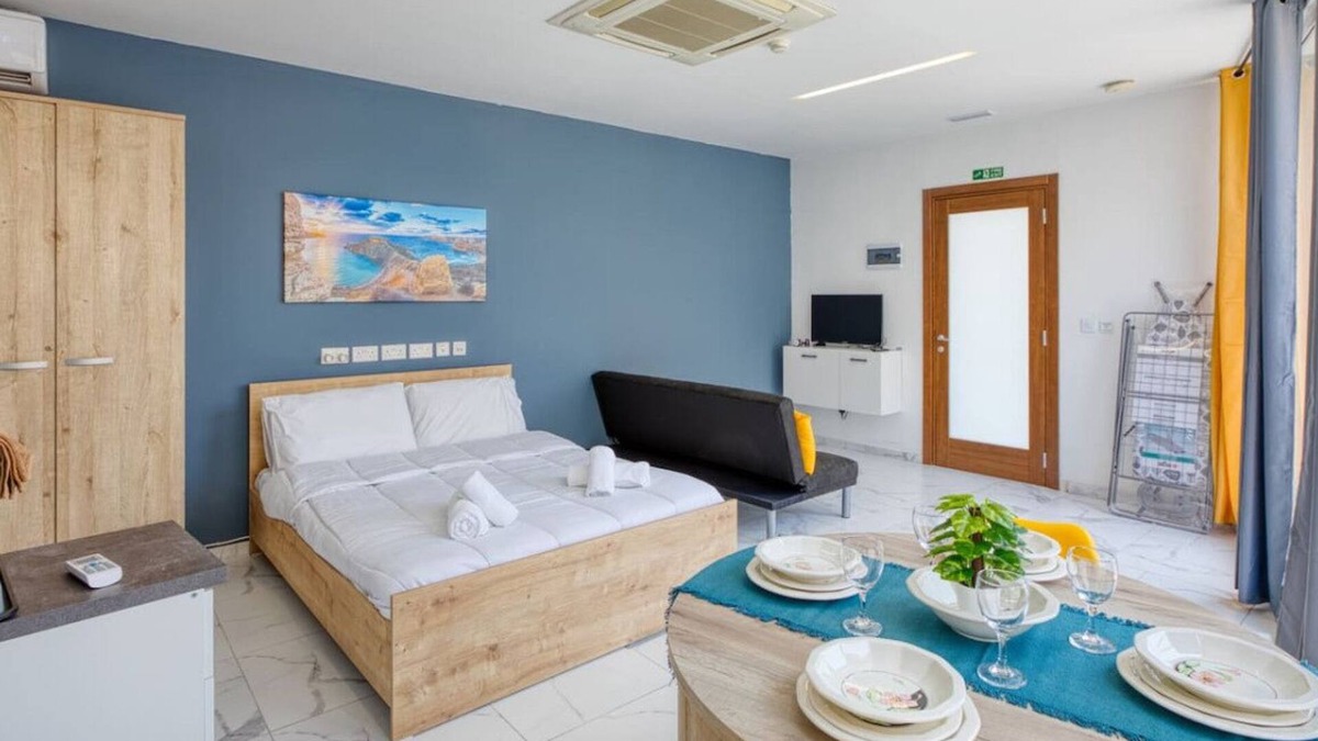 Pieta Apartment | Studio home with sofa bed close to Valletta w/WIFI