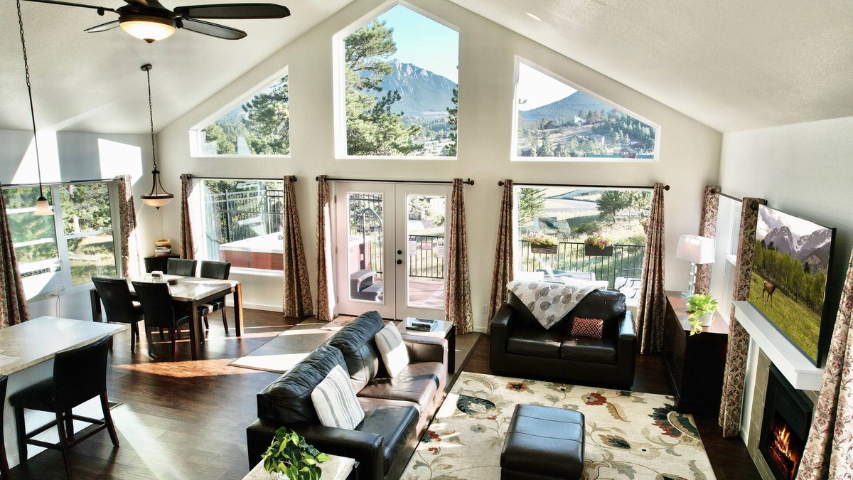 Estes Park Apartment | Studio House in Forest Setting-Stunning Views-Hot Tub-Fireplace-Coaster Passes