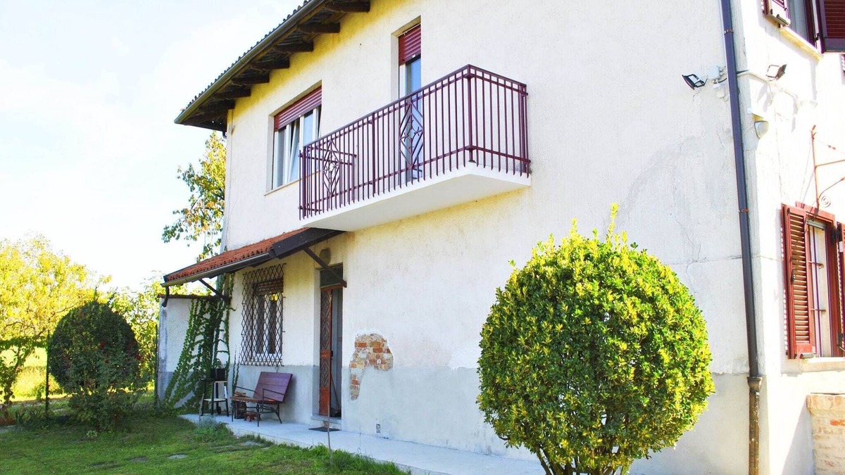 Moncucco Torinese House | Studio in Astigiana Hills with Wine & Views