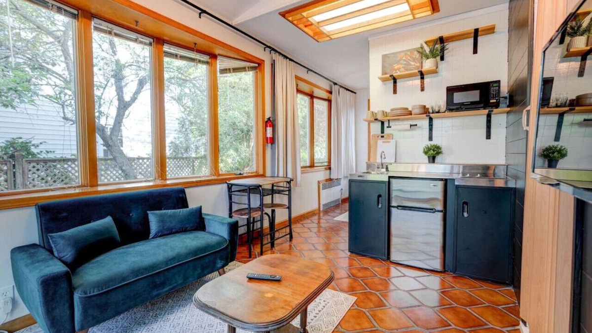 Baldwin Apartment | Studio in Baldwin|Pet friendly|Near Hospitals