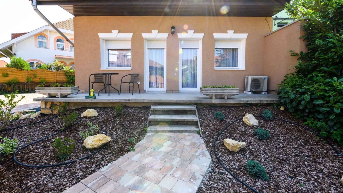 Buk Apartment | Studio in Birdland Villapark with air conditioning and Wi-Fi