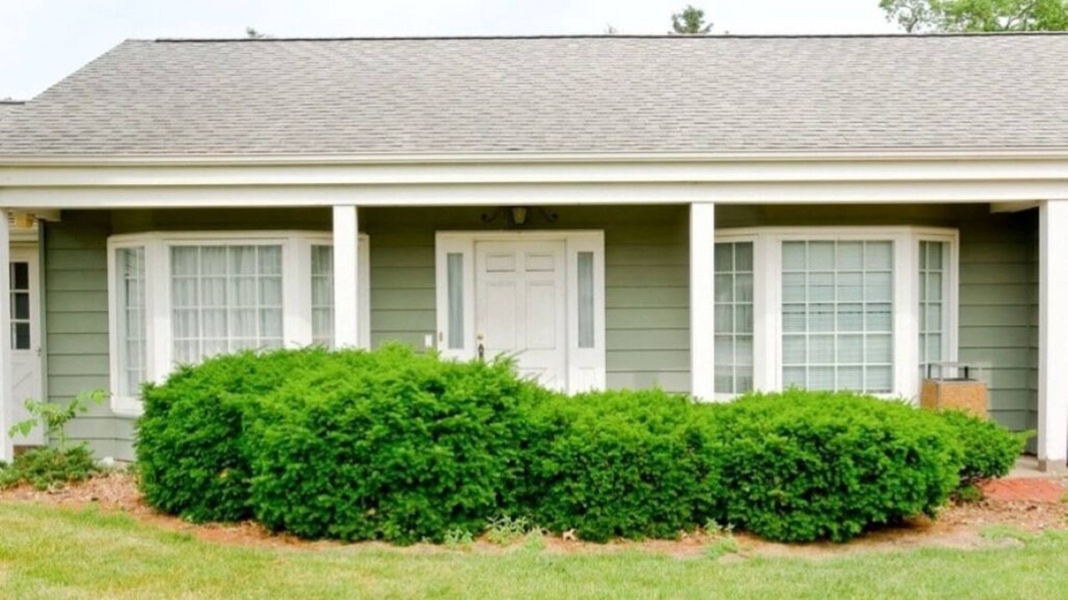 Clinton Apartment | Studio in Clinton, IA: Your perfect rental awaits