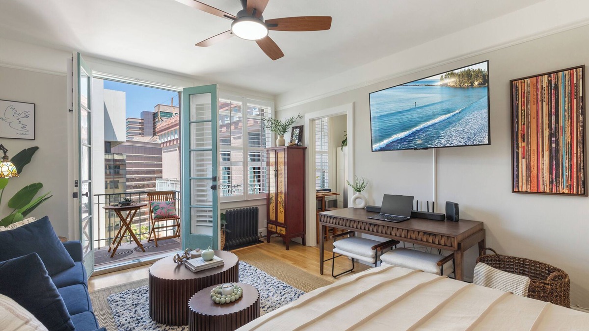 East Village Apartment | Studio in Downtown Long Beach