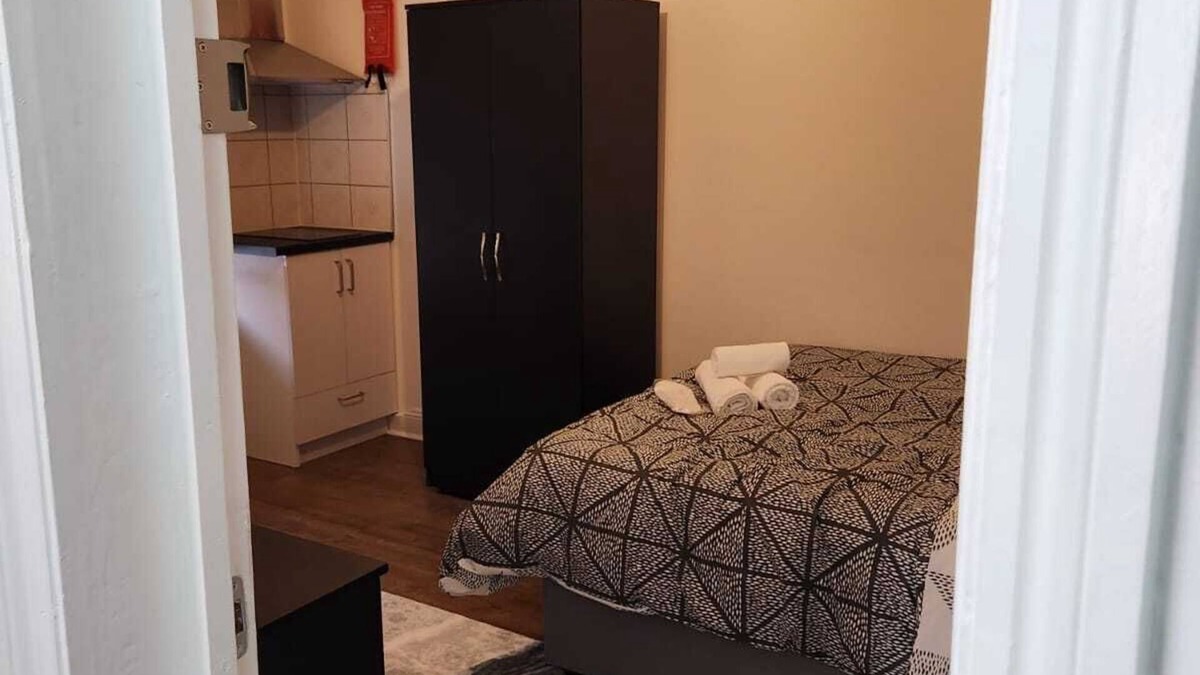 Stone Apartment | Studio in Greenhithe