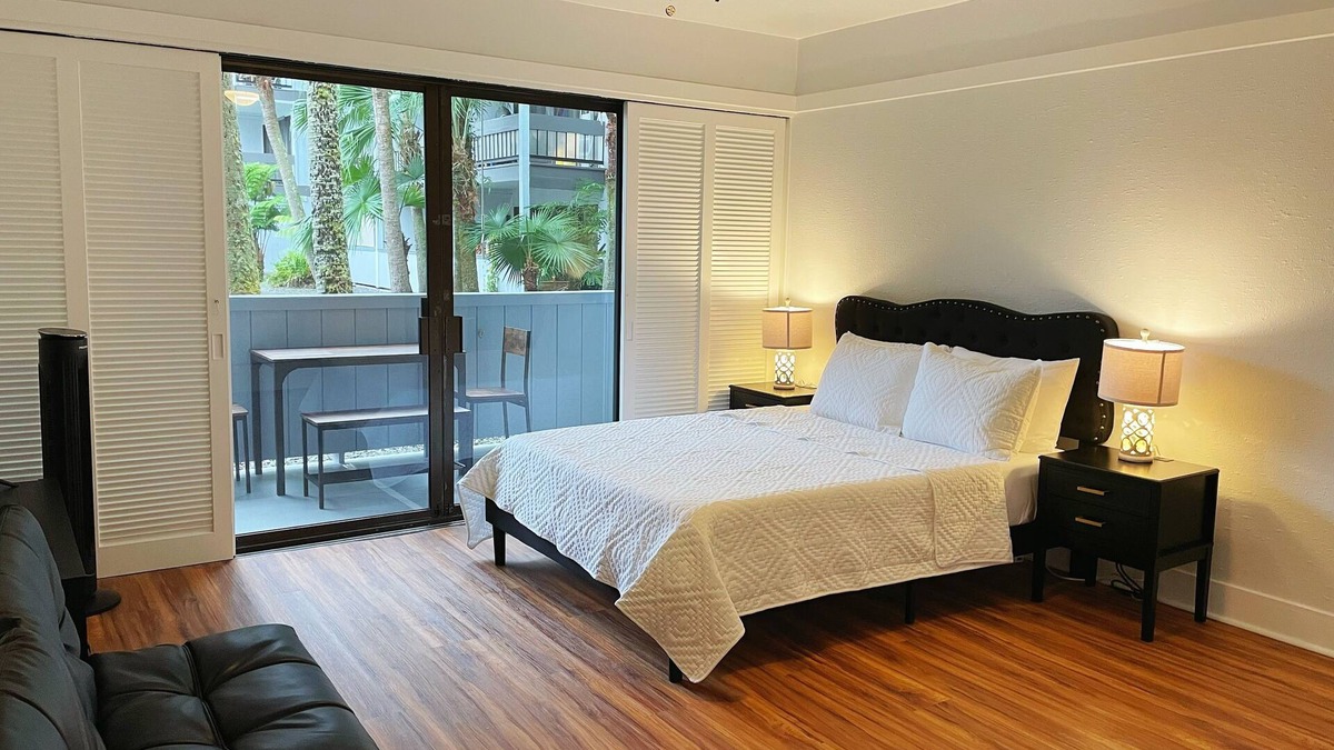 Hilo Condo | Studio in Hilo Center with Pool and Lake Views