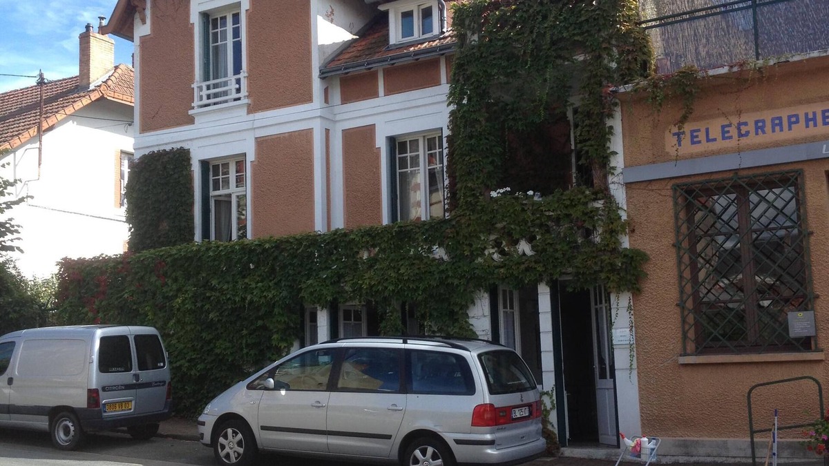 Neris-les-Bains Apartment | Studio in independent spa town with all mod cons