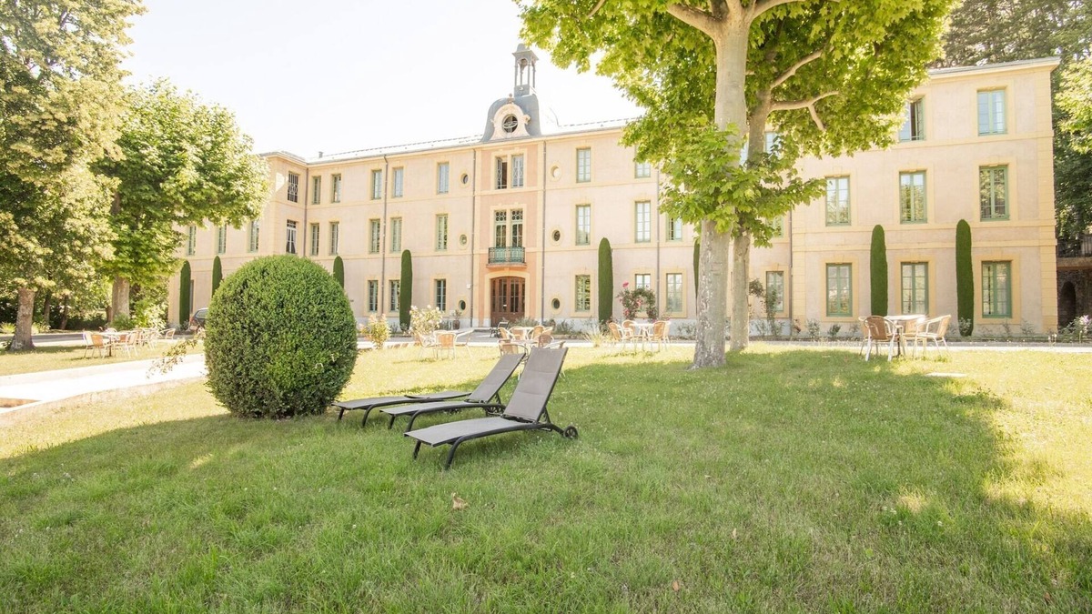 Montbrun-les-Bains Apartment | Studio in Montbrun Castle with Pool