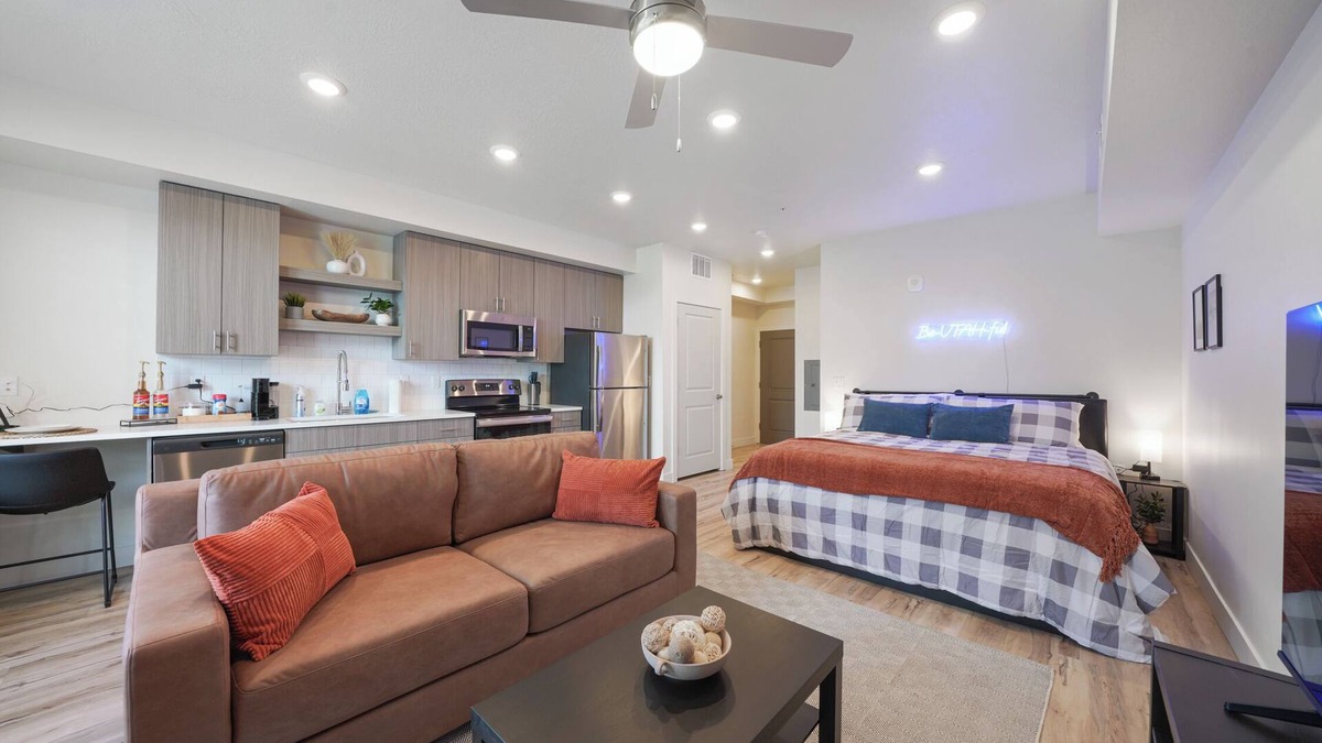 People's Freeway Apartment | Studio in SLC, Community Pool, Hot Tub, Gym! Arcade Machine! Coffee Station!