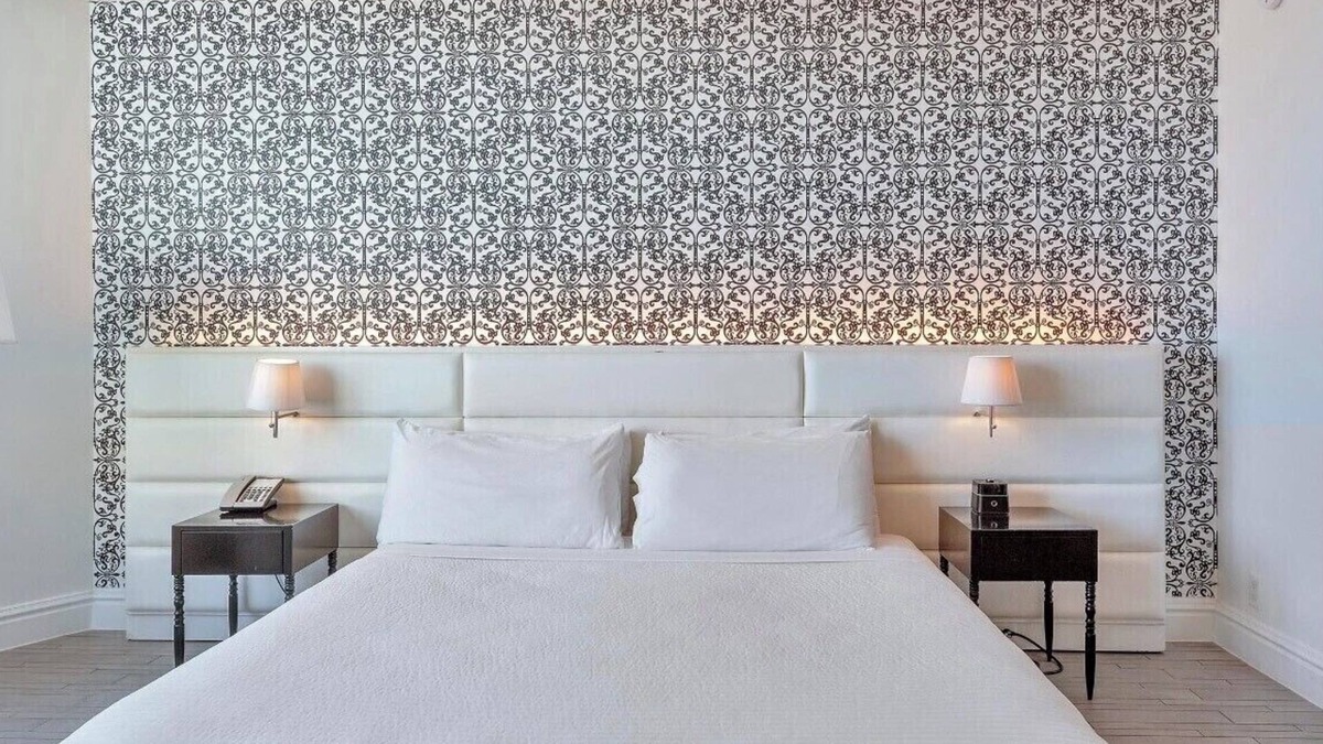 Flamingo/Lummus Hotel | Studio in South Beach with best Sunset s ever . BTR008203-11-2019. CND2332048.