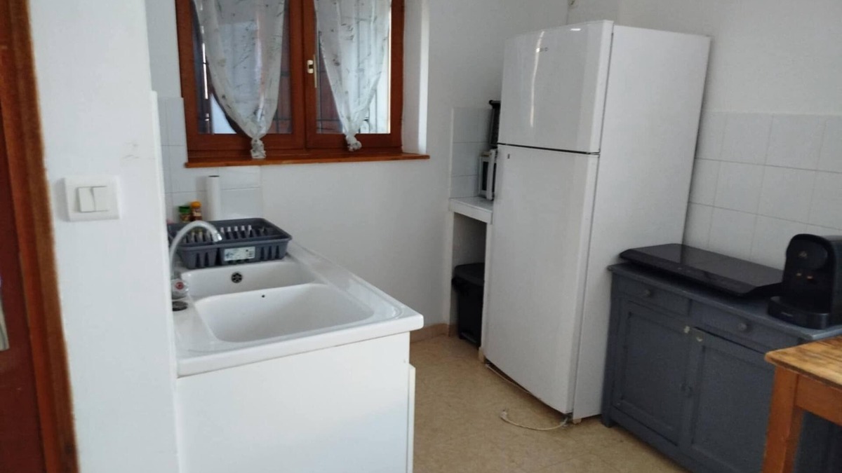 Seyne Apartment | Studio in the heart of Seyne's citadel ski village and lake.