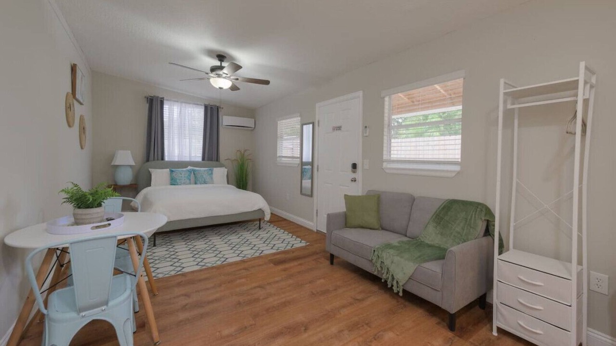Azalea Park House | Studio in the heart of Orlando